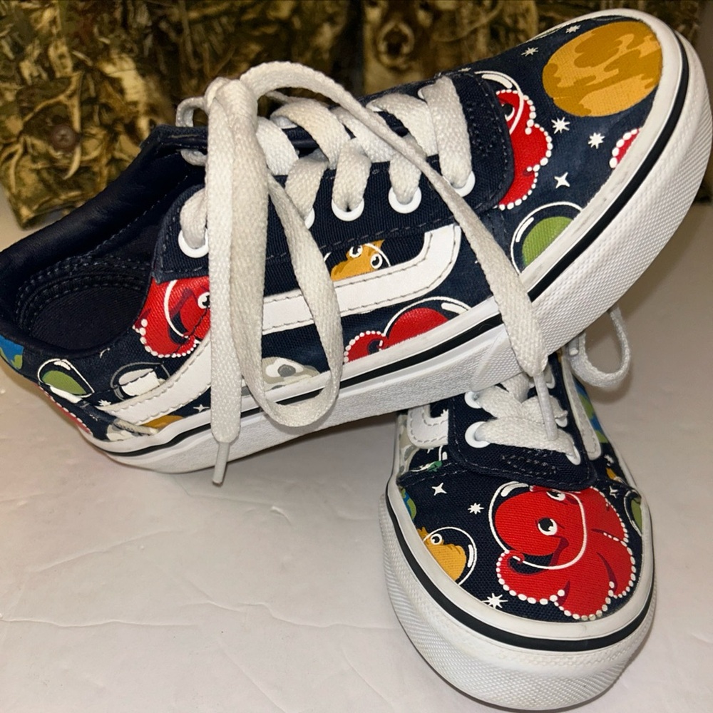Vans Kids Ward Glow Fish Sneaker, Glow Fish Parisian Night, Size 12